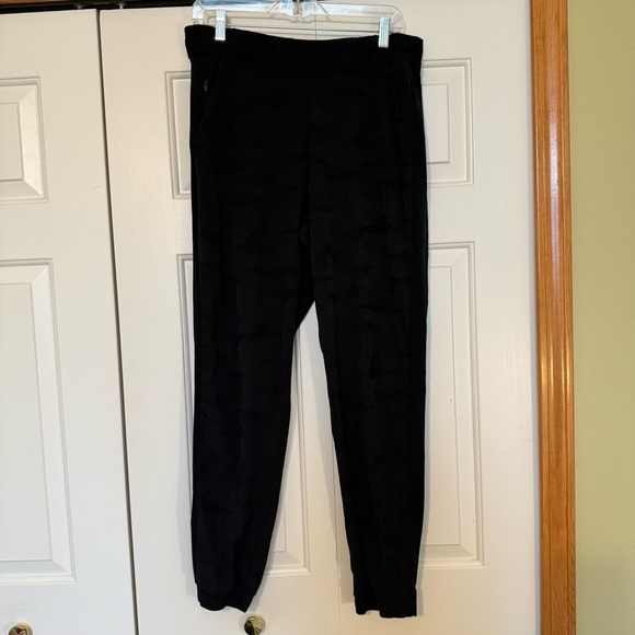 Athleta Textured Black Camo Brooklyn Jogger - Picture 3 of 10
